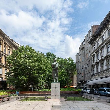 Luxurious Central Apartment In Liszt Ferenc Square بودابست المظهر الخارجي الصورة