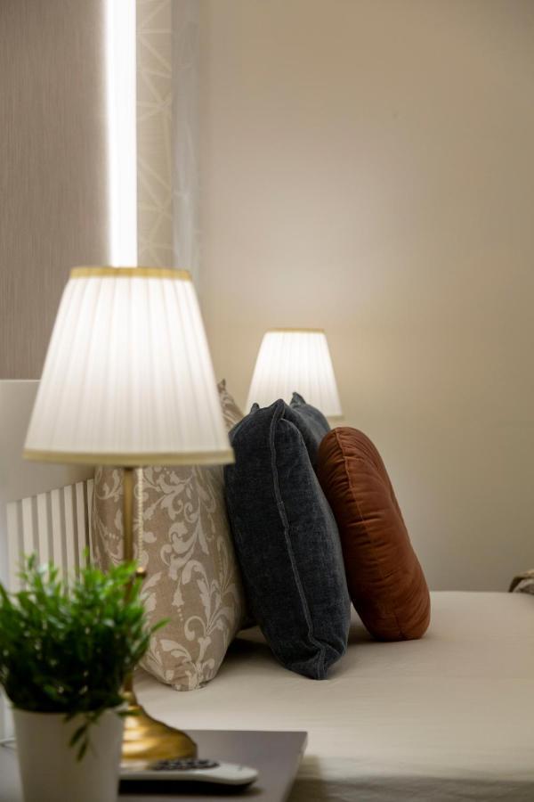 Luxurious Central Apartment In Liszt Ferenc Square بودابست المظهر الخارجي الصورة