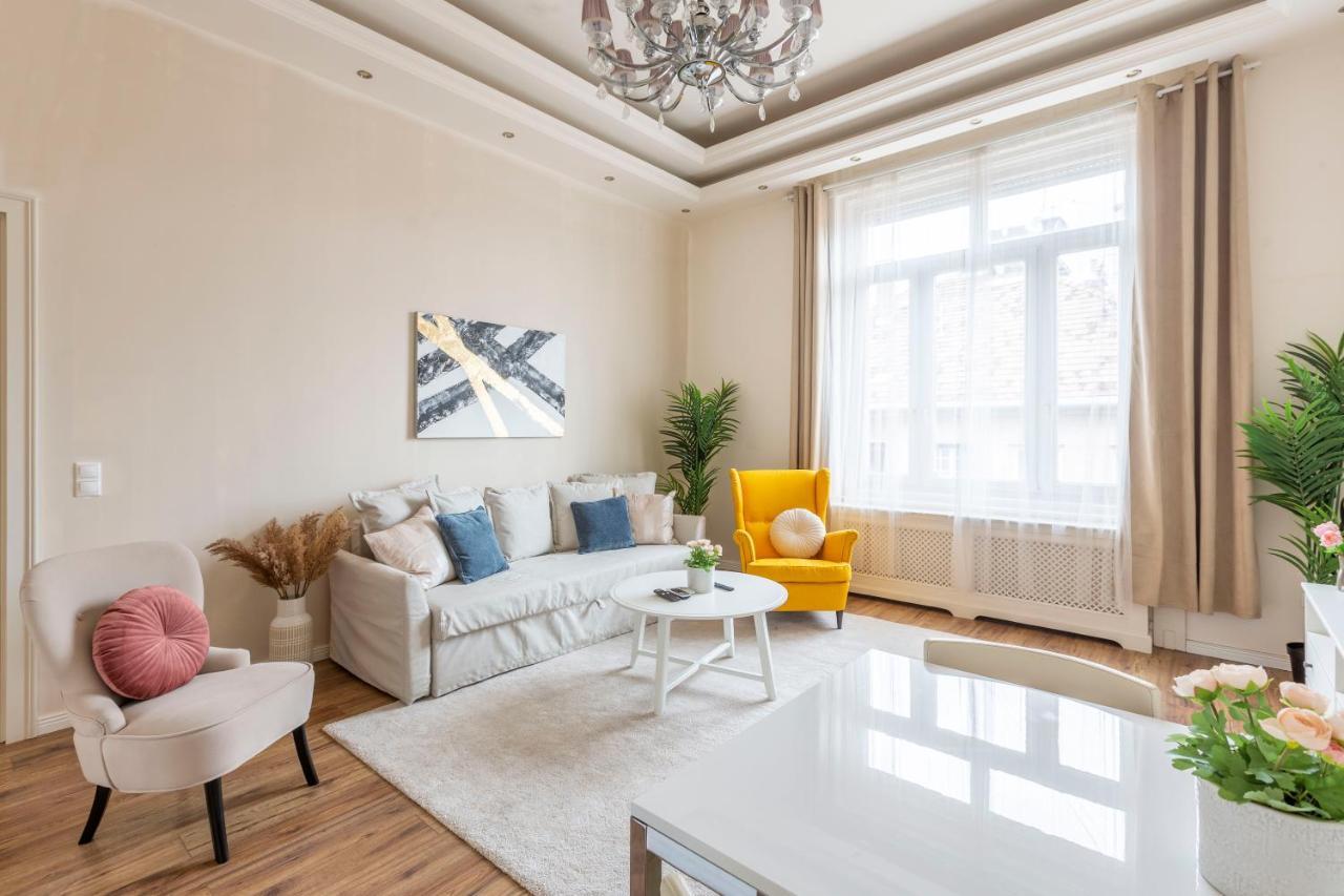 Luxurious Central Apartment In Liszt Ferenc Square بودابست المظهر الخارجي الصورة