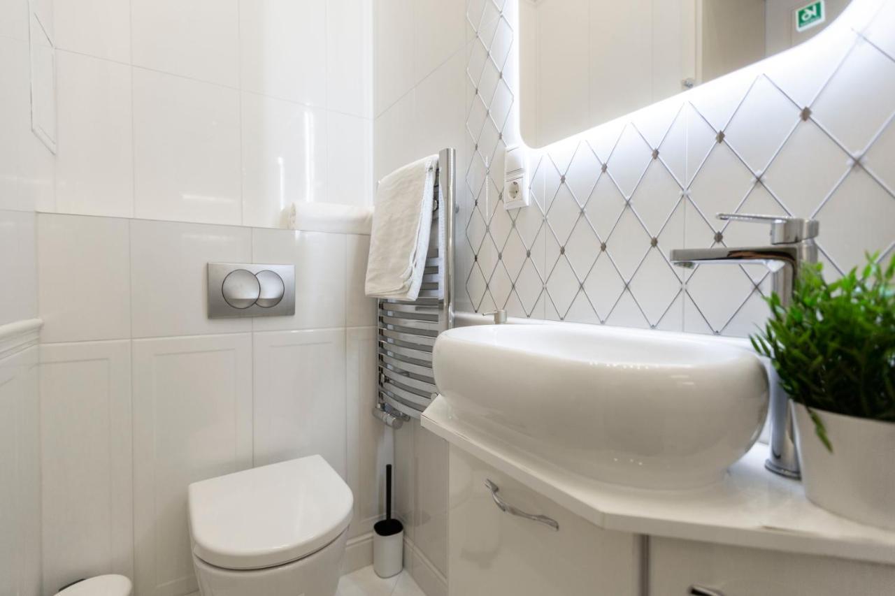 Luxurious Central Apartment In Liszt Ferenc Square بودابست المظهر الخارجي الصورة