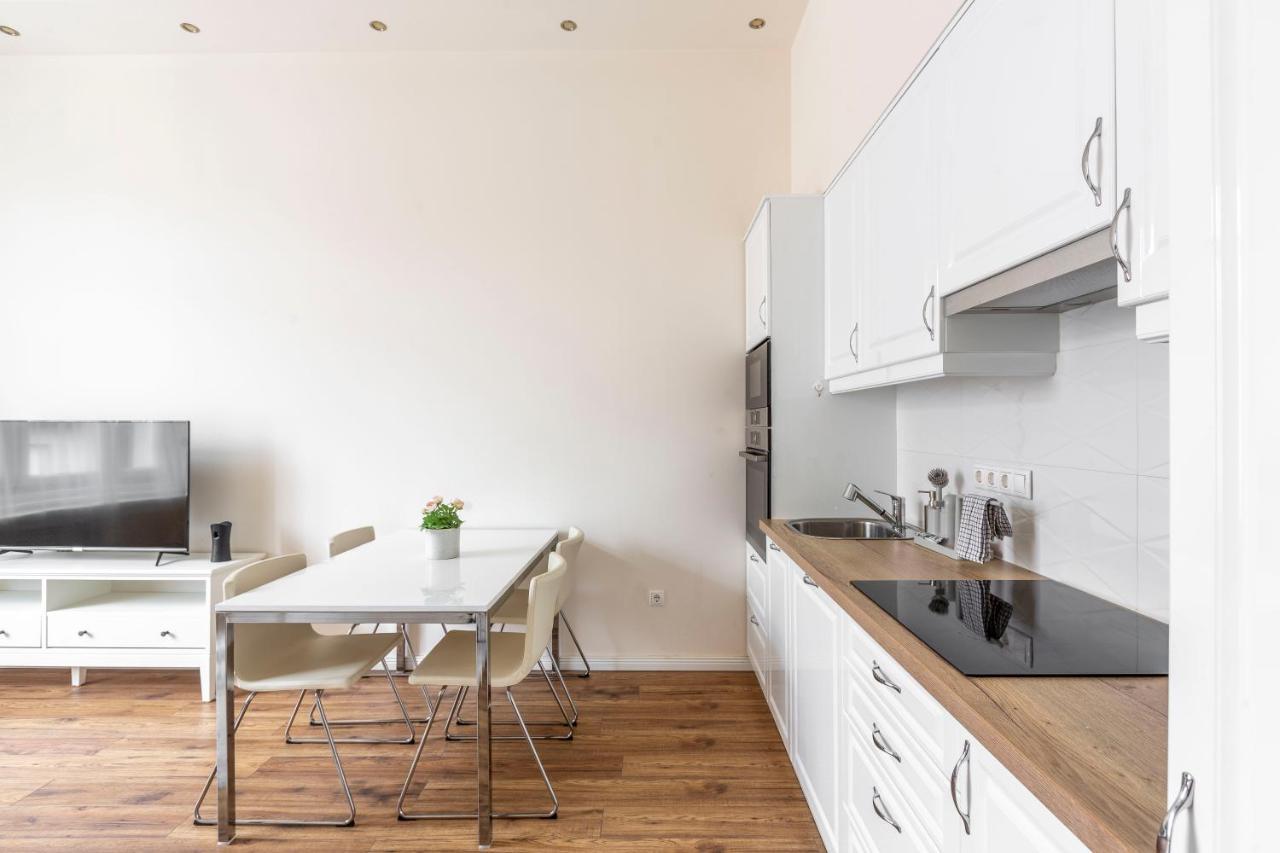 Luxurious Central Apartment In Liszt Ferenc Square بودابست المظهر الخارجي الصورة