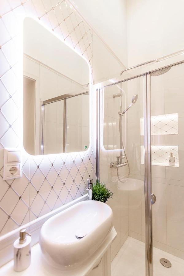 Luxurious Central Apartment In Liszt Ferenc Square بودابست المظهر الخارجي الصورة