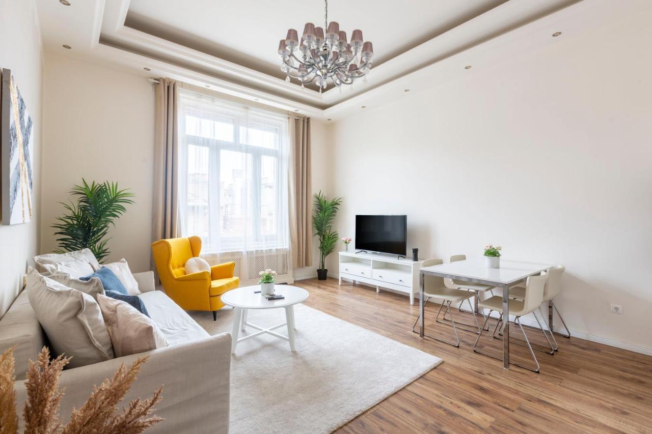 Luxurious Central Apartment In Liszt Ferenc Square بودابست المظهر الخارجي الصورة