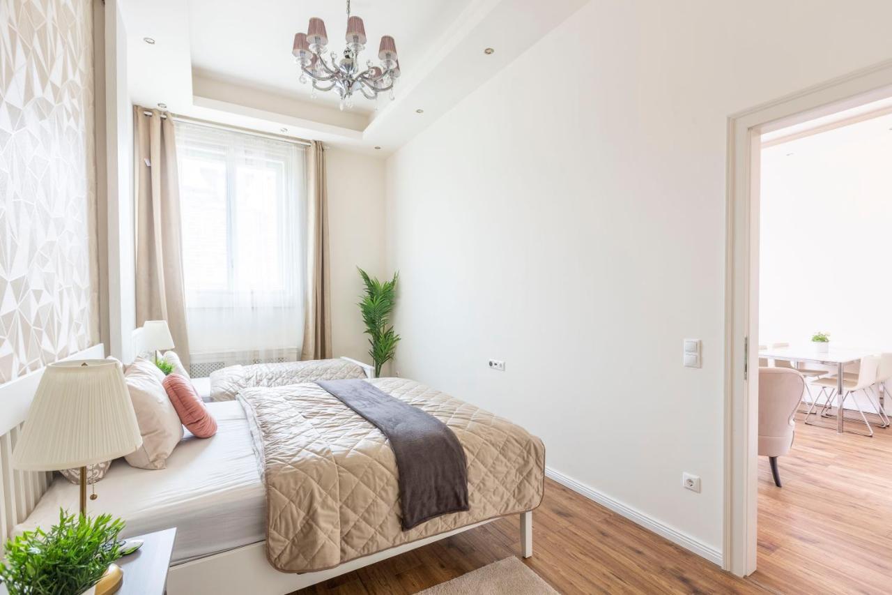 Luxurious Central Apartment In Liszt Ferenc Square بودابست المظهر الخارجي الصورة